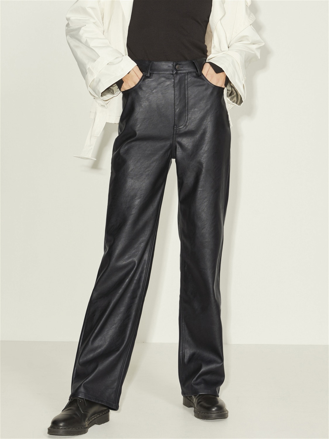 JXKENYA Faux leather trousers with 50% discount!