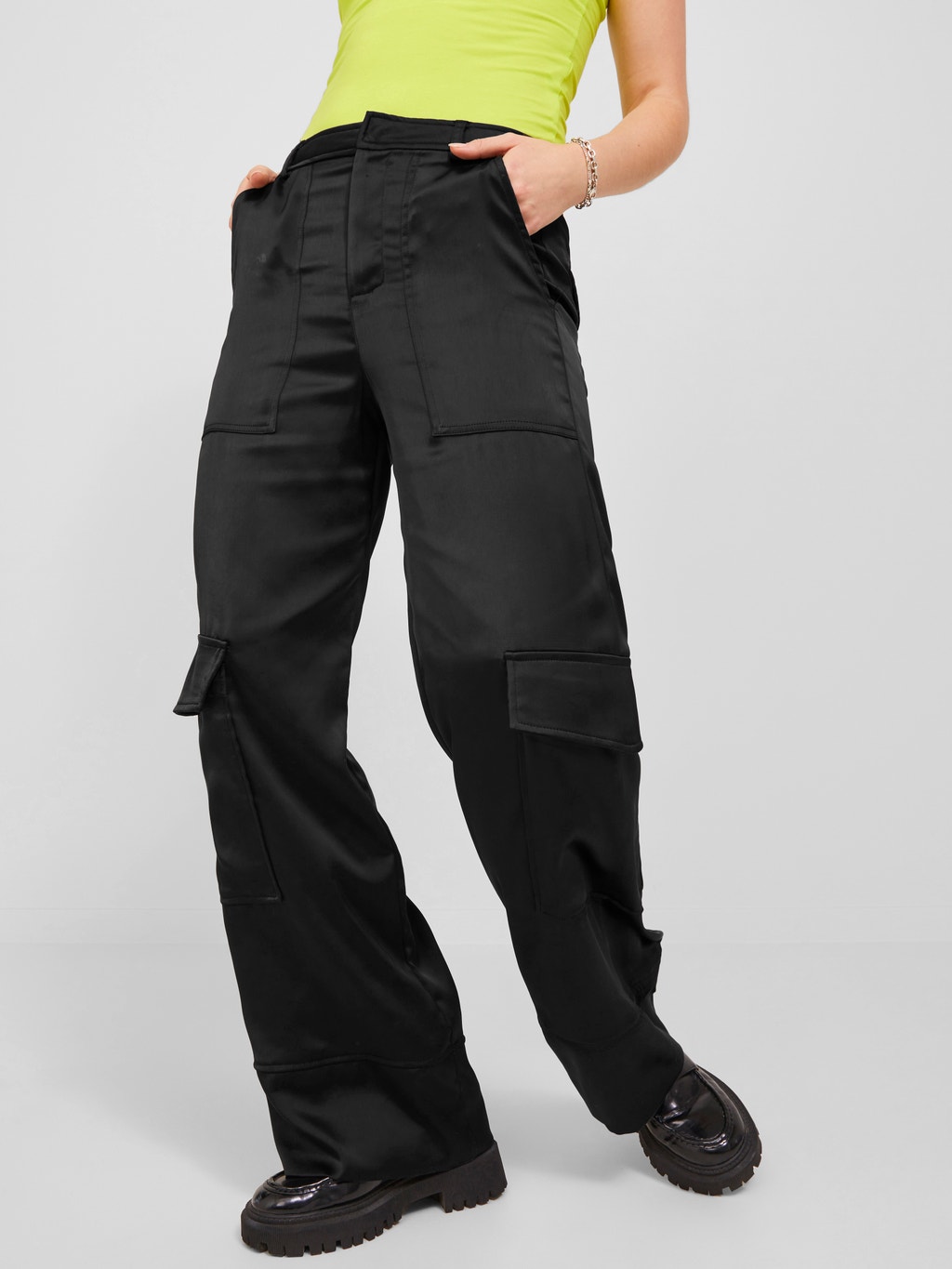 subtítulo Acuerdo curva Pantalones de satén modelo JXEline Pantalones cargo | Black | Jack & Jones®