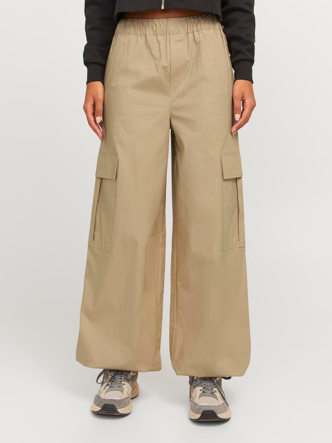 40+ Seriously Stylish Cargo Pants Outfit Ideas for Women in 2022 | La Belle  Society | Cargo pants women outfit, Cargo pants women, Cargo pants outfit